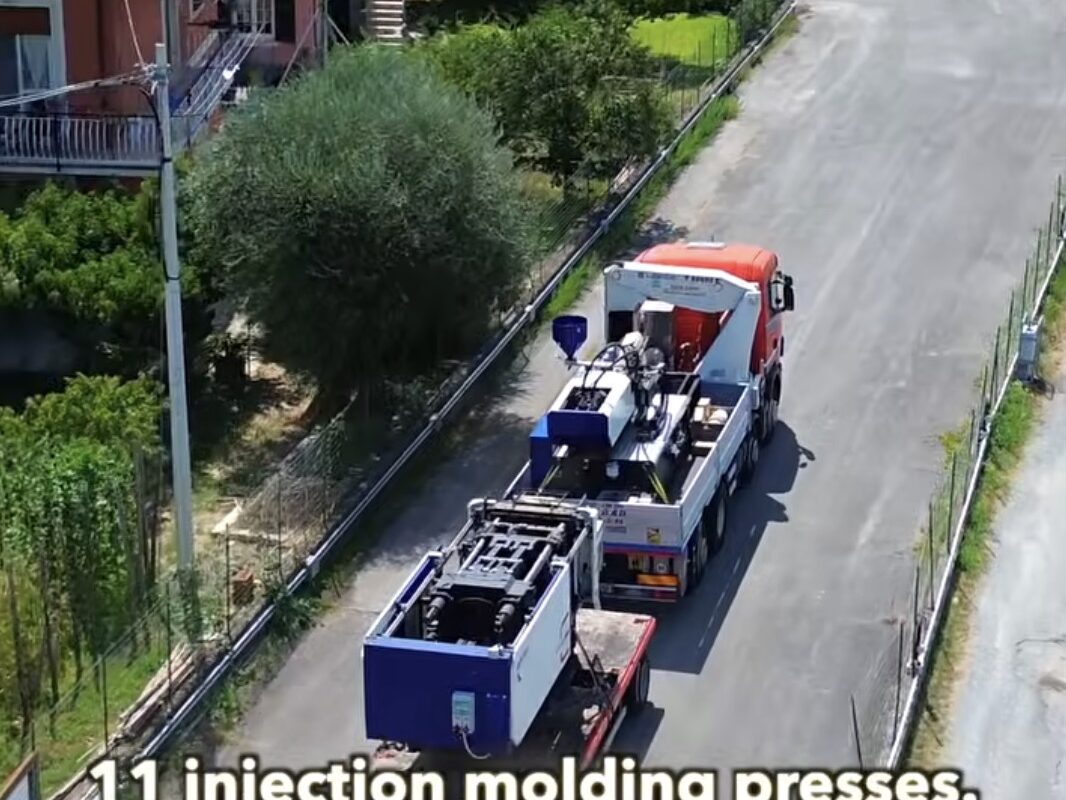 11 injection molding presses COMER SPA transportation - COMER S.p.A.