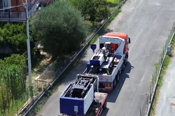 11 injection molding presses COMER SPA transportation - COMER S.p.A.