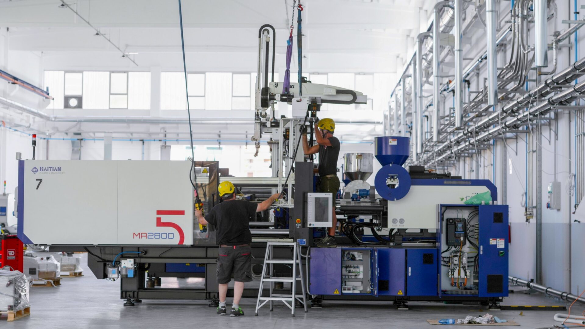 Collegamento del robot alla pressa a iniezione