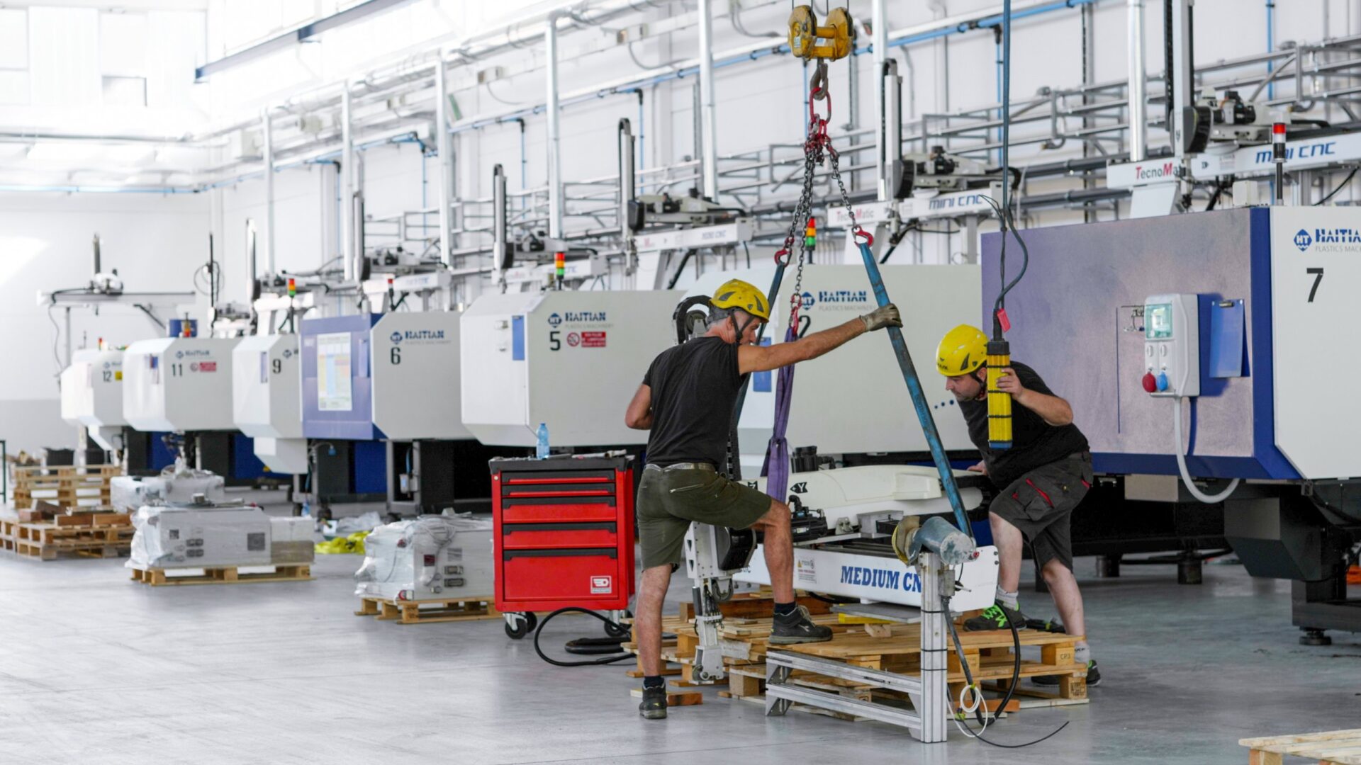 Montaggio di un robot per l'asservimento delle presse